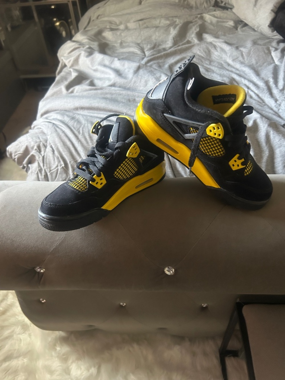 Black and Yellow Retro Basketball Sneakers 6.5 Boys